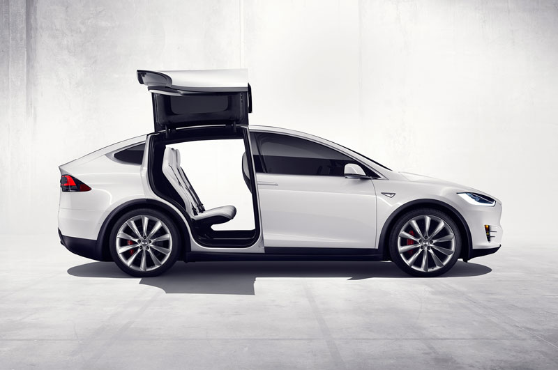 9. Tesla Model X 2017 (giá khởi điểm: 79.500 USD).