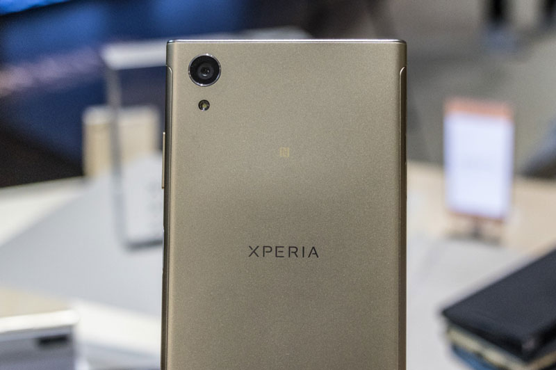 Camera chính của Sony Xperia XA1 Plus sở hữu độ phân giải 23 MP, khẩu độ f/2.0. Máy ảnh này có đèn flash LED trợ sáng, hỗ trợ lấy nét Hybrid, nhận diện khuôn mặt, quay video Full HD.