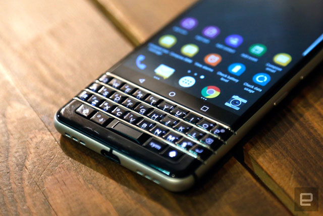 Blackberry KeyOne có giá bán chính hãng là 15 triệu VNĐ tại Việt Nam.