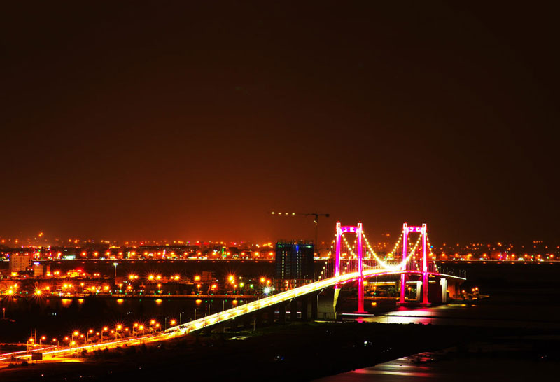 Cầu Thuận Phước bắc qua 2 bờ sông Hàn đổ ra Vịnh Đà Nẵng, nối đường Nguyễn Tất Thành với cầu Mân Quang, giữa 2 Quận Hải Châu và Sơn Trà thuộc thành phố Đà Nẵng. Ảnh: Khachsandanang.