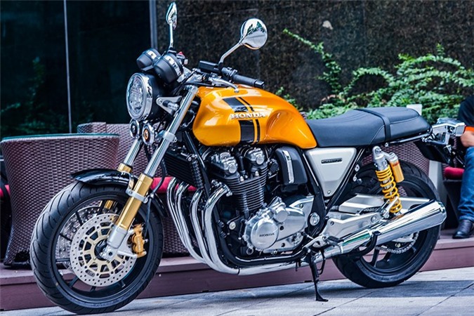 Chi tiết môtô Honda CB1100RS 2017 giá gần 500 triệu tại Hà Nội. Chiếc môtô Honda CB1100RS 2017 vừa được một cửa hàng nhập về tại Hà Nội gây ấn tượng với màu sơn cùng nhiều chi tiết được làm mới. (CHI TIẾT)