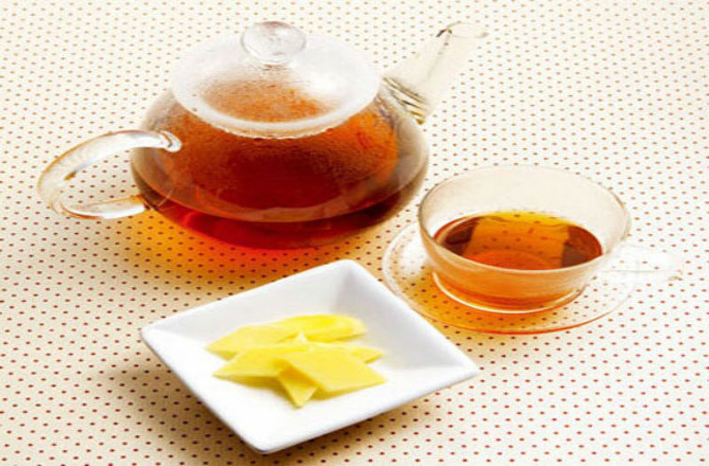 Trà gừng: Khi bạn cảm thấy đau đầu, hãy thử dùng 3 - 4 tách trà gừng trong suốt cả ngày. Với đặc tính chống viêm của gừng có thể giúp đỡ trong việc làm giảm các cơn đau nhức đầu.