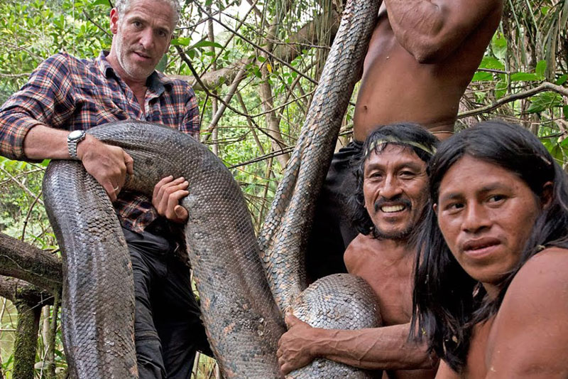 Theo chân thổ dân Amazon đi bắt trăn khổng lồ. Chuyên gia sản xuất phim ảnh về động vật hoang dã Gordon Buchanan đã có khá nhiều giây phút sợ hãi, nhưng cũng không kém phần thú vị khi theo chân các thổ dân đi bắt trăn khổng lồ ở rừng Amazon thuộc địa phận của Ecuador. (CHI TIẾT)