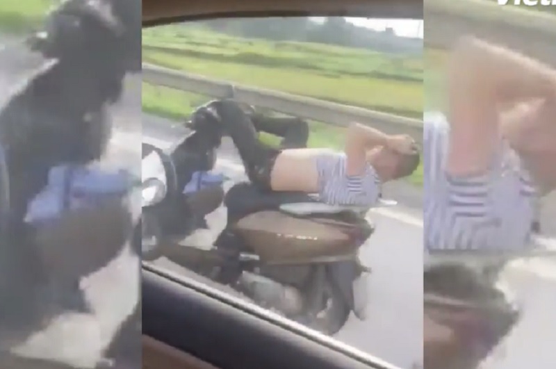 Nam thanh niên điều khiển xe máy bằng 2 chân lao vun vút trên cao tốc. Đoạn video sau đây quay lại cảnh nam thanh niên nằm trên yên, điều khiển xe máy bằng 2 chân lao đi trên đường cao tốc Hà Nội – Thái Nguyên. (CHI TIẾT)