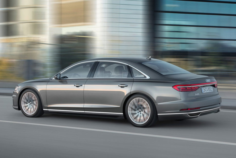 6. 2018 Audi A8L là sản phẩm xe có công nghệ tiên tiến nhất mà Audi từng sản xuất. Xe trang bị động cơ V8, dung tích 4.0 lít, giá bán đề xuất 82.500 USD. 