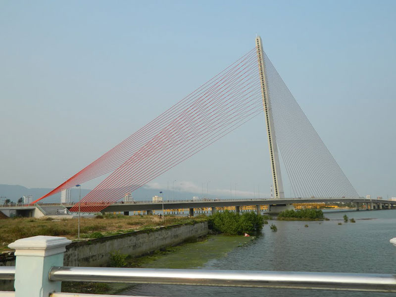 Cầu Trần Thị Lý được xem là một trong những địa điểm check-in hút khách bậc nhất thành phố Đà Nẵng. Ảnh: Đào Việt Dũng.