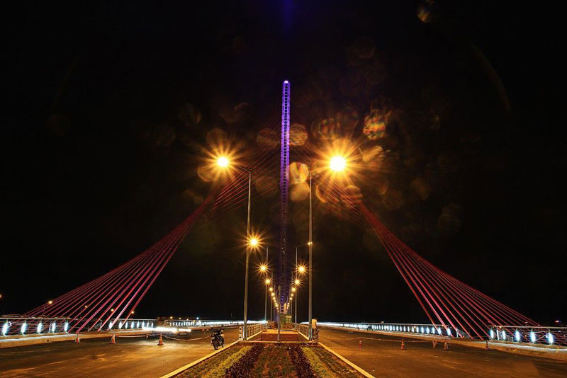 Cầu nằm phía thượng lưu sông Hàn, cách cầu Rồng khoảng 1 km. Ảnh: Tmvh.