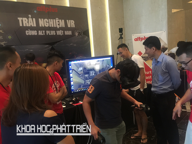 Alt Plus Việt Nam giới thiệu công nghệ thực tế ảo tại Diễn đàn Sáng tạo trong kỷ nguyên cách mạng 4.0. Ảnh: H. Minh