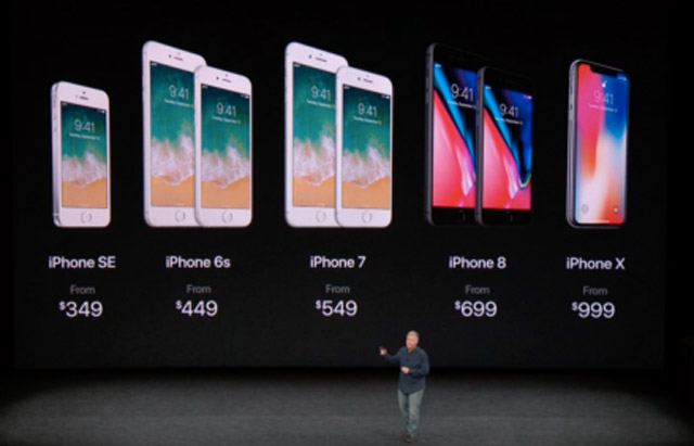 Giữa một "rừng sao", iPhone SE nổi bần bật với giá bán khởi điểm 349 USD.