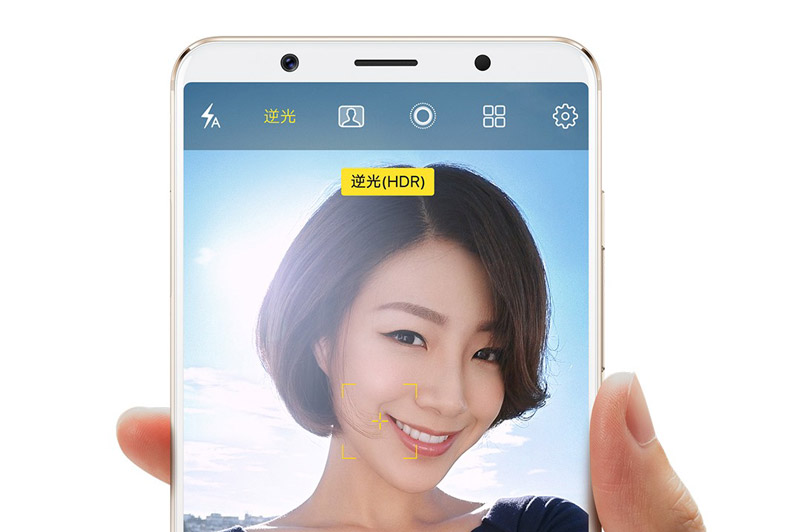 Camera selfie 24 MP, khẩu độ f/2.0, có đèn flash LED trợ sáng. Máy ảnh này có chế độ chụp Face Beauty 7.0, chụp ảnh chân dung, hiệu ứng ánh trăng (Moonlight Flash). 