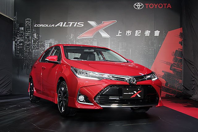 Xe thể thao Toyota Corolla Altis X “chốt giá” 586 triệu đồng. Toyota vừa chính thức tung ra phiên bản mới của mẫu xe Corolla Altis X với giá khởi điểm từ 779.000 NT (tương đương 586 triệu đồng). (CHI TIẾT)