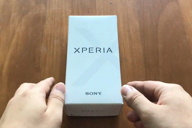 Hộp đựng Sony Xperia XA1 Plus.