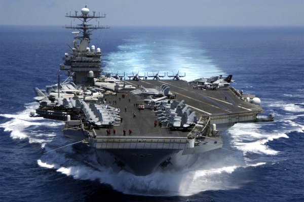 USS Carl Vinson không có trang bị hệ thống phòng thủ tên lửa đạn đạo Ageis. Ảnh: Military.com
