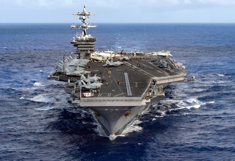 USS Carl Vinson có thể mang theo 5.680 thủy thủ và 90 máy bay các loại. Nguồn: Militaryfactory.com