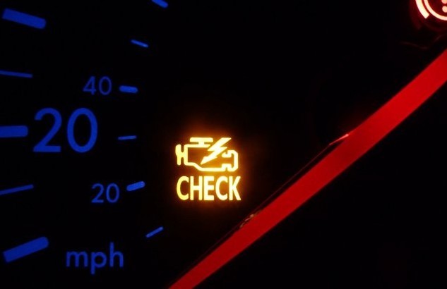 10 nguyên nhân khiến đèn báo lỗi động cơ sáng. Đèn báo lỗi động cơ (check engine) là đèn cảnh báo lỗi tổng quát nhất trong số các loại đèn trên xe ô tô, bởi liên quan đến rất nhiều chi tiết máy. Khi đèn báo sáng mà không tắt đi trên bảng táp - lô, đó là lúc bạn nên kiểm tra động cơ xe. (CHI TIẾT)