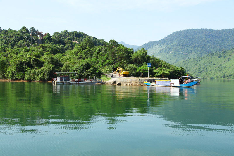 Hồ Truồi là công trình thủy lợi lớn nhất tỉnh Thừa Thiên-Huế, được xây dựng vào năm 1996. Ảnh: Đào Việt Dũng.