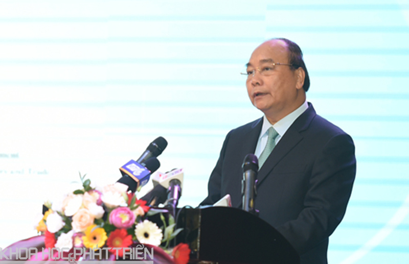 Thủ tướng Nguyễn Xuân Phúc phát biểu tại hội nghị sảng 27/9. Ảnh: Thống Nhất