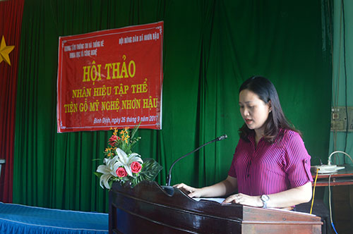 Giám đốc Trung tâm Thông tin & Thông kê (Sở KHCN Bình Định), Phan Thị Thủy  phát biểu khai mạc hội thảo