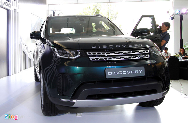 SUV lội nước Land Rover Discovery ra mắt tại Việt Nam giá 4 tỷ đồng. Land Rover Discovery thế hệ mới có khả năng lội nước sâu 900 mm, giá niêm yết 3,997 tỷ đồng. (CHI TIẾT)