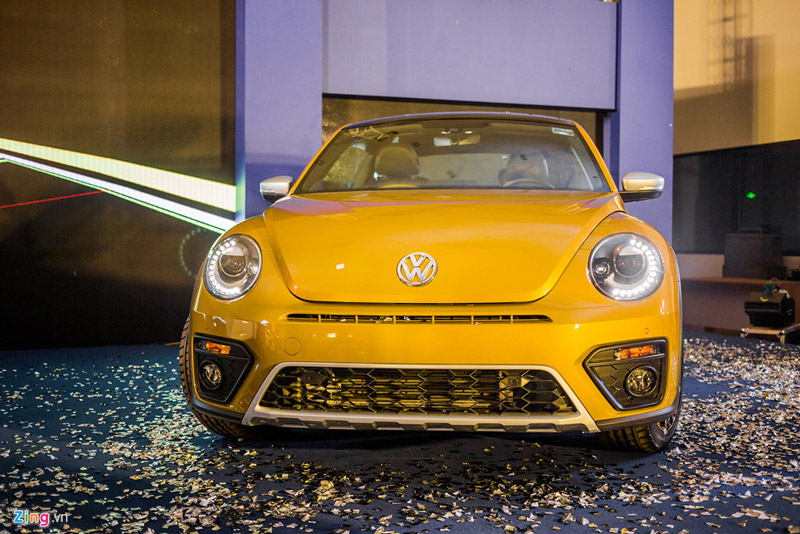 Volkswagen Beetle Dune có hai lựa chọn màu sơn vàng và trắng tại Việt Nam.
