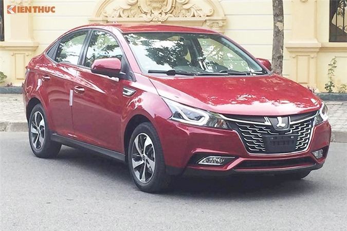 Xe oto Luxgen S3 gia 598 trieu “doi dau” Mazda3 tai VN