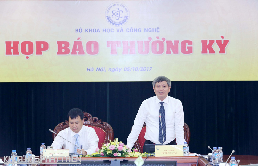 Thứ trưởng Phạm Công Tạc phát biểu tại họp báo.