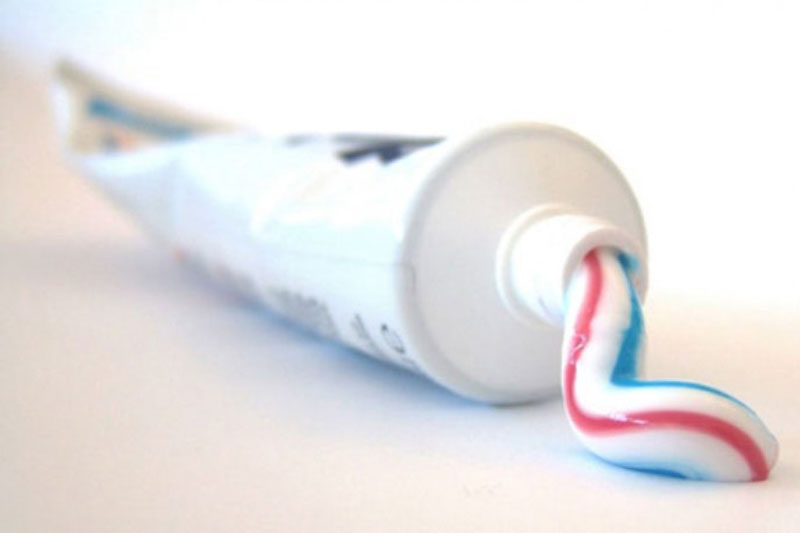 6 công dụng bất ngờ từ kem đánh răng. Từ trước đến nay, kem đánh răng chủ yếu được mọi người dùng để chăm sóc răng miệng. Tuy nhiên, loại kem này còn có vô vàn công dụng khác mà không phải ai cũng biết. (CHI TIẾT)