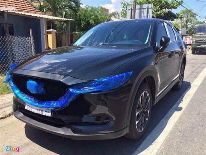 Mazda CX-5 2017 bất ngờ xuất hiện tại Việt Nam. Mazda CX-5 2017 về Việt Nam gây sức nóng ở phân phúc crossover cỡ trung trong thời gian sắp tới, trong bối cảnh Honda CR-V 7 chỗ đang rục rịch mở bán. (CHI TIẾT)