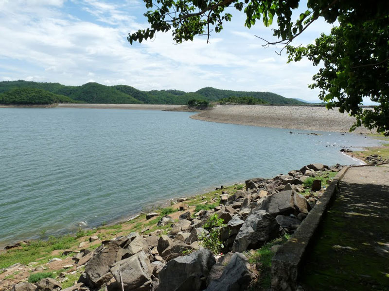 Hồ cung cấp nguồn nước cho vùng nông nghiệp Hàm Thuận Bắc và nước sinh hoạt cho thành phố Phan Thiết. Ảnh: Tuệ Minh.