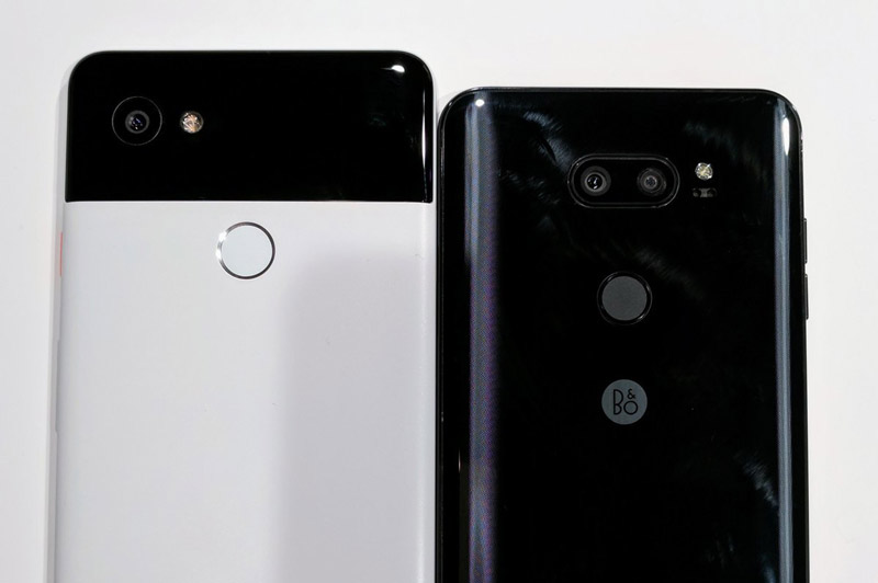 Google Pixel 2 XL (trái) và LG V30.