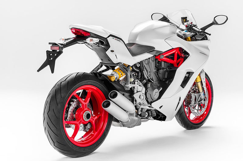 Ducati SuperSport sử dụng động cơ L-twin Testastretta 2 xi lanh nghiêng 11 độ với dung tích 937cc, làm mát bằng dung dịch. Động cơ này sản sinh công suất tối đa 110 mã lực, mô-men xoắn cực đại 93 Nm.