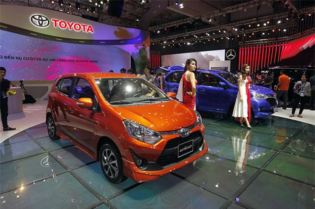 Toyota Wigo - đối thủ đáng gờm của xe Hàn tại Việt Nam. Phân khúc xe đô thị tại Việt Nam với sự góp mặt của các thương hiệu Hàn Quốc bao gồm Hyundai Grand i10 và KIA Moring sắp tới sẽ có thêm một đối thủ cực lớn góp mặt đến từ Toyota, chiếc Wigo. (CHI TIẾT)