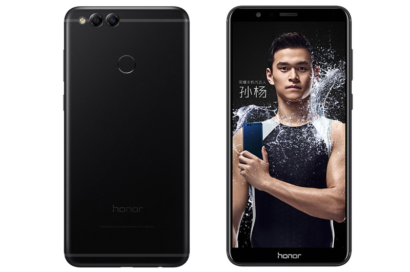 Huawei Honor 7X có 3 tùy chọn màu sắc gồm xanh, đen và vàng. Máy được bán ra tại Trung Quốc từ ngày 17/10. Giá bán của các phiên bản ROM 32/64/128 GB lần lượt là 1.300 Nhân dân tệ (tương đương 4,44 triệu đồng), 1.700 Nhân dân tệ (5,81 triệu đồng) và 2.000 Nhân dân tệ (6,93 triệu đồng).