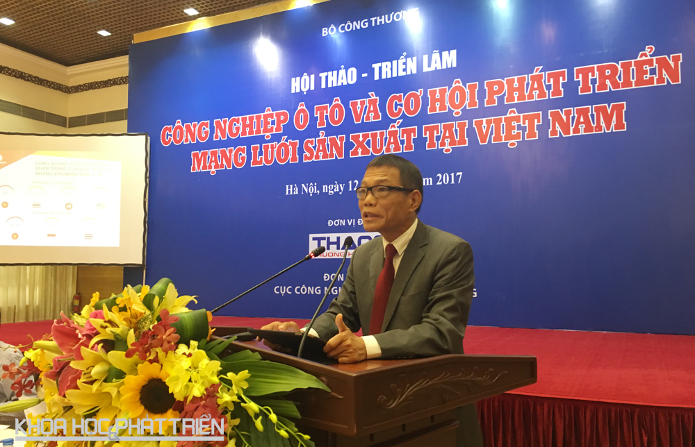 Ông Võ Quang Huệ - đại diện cho Vinfast phát biểu tại hội thảo. Ảnh: NV