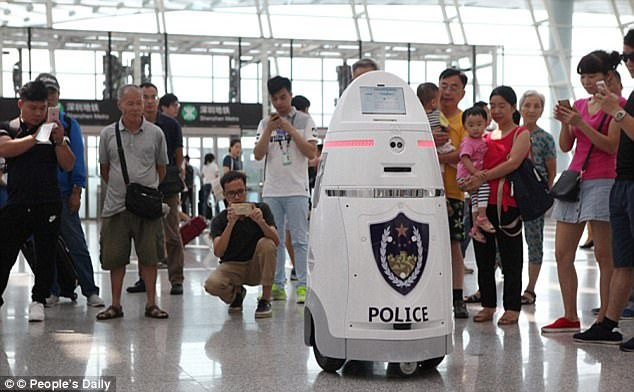 Nhà chức trách hi vọng loại robot này sẽ giúp cảnh sát bớt áp lực. Nguồn: Dailymail