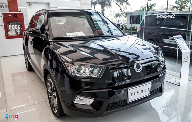 Loạt xe Ssangyong sắp được phân phối tại Việt Nam, giá từ 630 triệu đồng. Ssangyong đặt mục tiêu bán được 1.000 chiếc xe hơi vào năm 2018. Mức giá thấp nhất trên mẫu Tivoli là từ 630 triệu đồng. (CHI TIẾT)