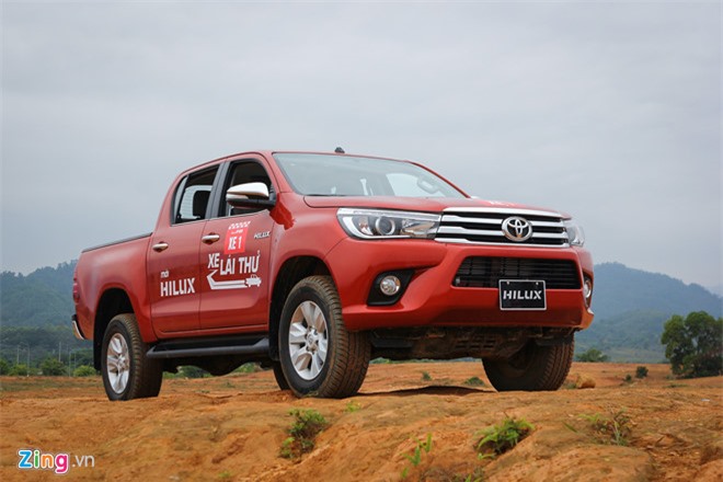 Doanh số Toyota Hilux tụt thê thảm tại Việt Nam. Theo báo cáo của VAMA, mẫu bán tải Toyota Hilux chỉ bán được 4 chiếc trong tháng 9, trong khi đối thủ Ford Ranger bán được 1.259 xe. (CHI TIẾT)