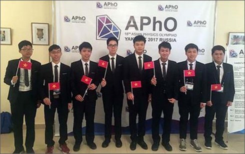 Đội tuyển học sinh tham dự kỳ thi Olympic Vật lý châu Á lần thứ 18 năm 2017 (Ảnh: Bộ Giáo dục và Đào tạo)