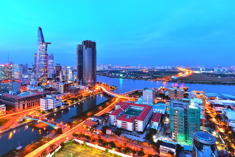 10. Thành phố Hồ Chí Minh. Là trung tâm kinh tế, văn hóa, giáo dục quan trọng của Việt Nam. Nó cùng với Hà Nội trở thành phố trực thuộc Trung ương được xếp loại đô thị loại đặc biệt của Việt Nam.