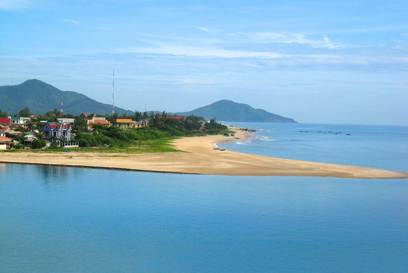 Các công trình kiến trúc, hạ tầng giao thông, spa, resort… mọc lên như nấm. Ảnh: Seulpeul.