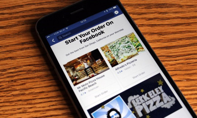 Người dùng Facebook có thể đặt hàng món ăn ngay trên ứng dụng này. Ảnh: Techcrunch.