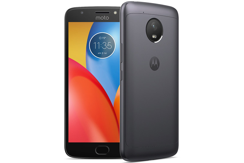 Ở Việt Nam, Motorola Moto E4 Plus được bán với giá 4,49 triệu đồng. Máy có 2 tuỳ chọn màu sắc là xám và vàng.