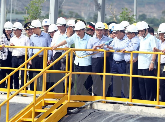 Thủ tướng Nguyễn Xuân Phúc thăm khu hồ sinh học xử lý nước thải Công ty trách nhiệm hữu hạn Gang thép Hưng Nghiệp Formosa Hà Tĩnh.