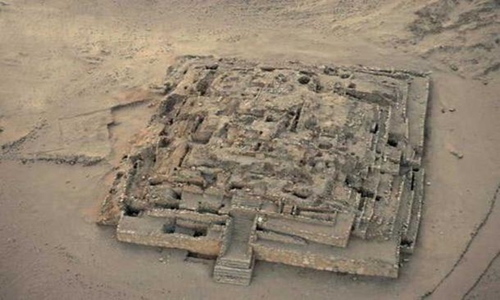 Phần còn sót lại của Đại kim tự tháp Caral, Peru. Ảnh: Christopher Kleihege.