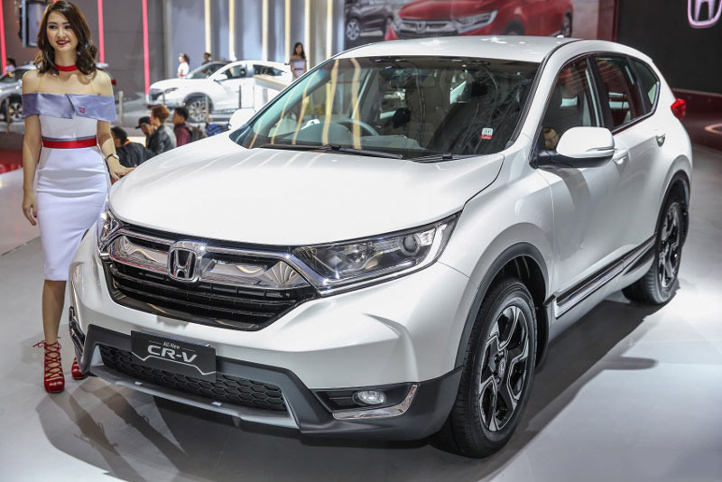 Honda CR-V 7 chỗ chuẩn bị cập bến thị trường Việt. Vào ngày 13/11 tới, Honda CR-V phiên bản 7 chỗ sẽ được ra mắt tại thị trường Việt Nam nhưng giá bán chưa được hãng xe Nhật Bản công bố. (CHI TIẾT)