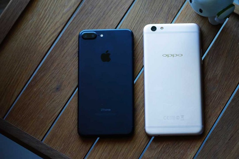 Oppo F3 Plus đọ dáng cùng iPhone 7 Plus.