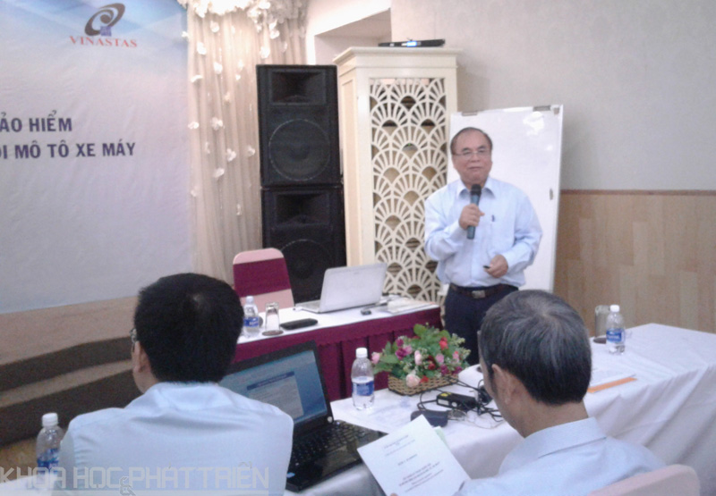 Ông Đinh Văn Trữ trao đổi về các yêu cầu kỹ thuật và phương pháp thử nghiệm trong TCVN 5756: