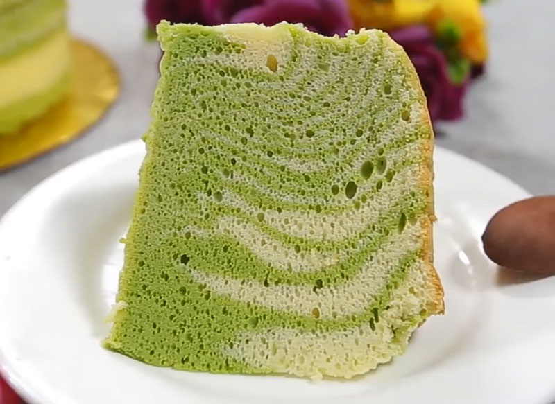 Công thức làm món bánh phô mai trà xanh thơm mát. Bánh phô mai trà xanh có gam màu xanh bắt mắt cùng hương vị thơm béo chắc chắn sẽ được rất nhiều người yêu thích. (CHI TIẾT)