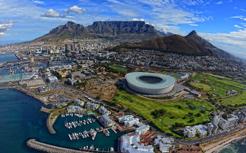 10. Nam Phi. Nằm ở mũi phía Nam lục địa châu Phi. Nam Phi là đất nước có nền kinh tế lớn nhất và phát triển nhất lục địa, với cơ sở hạ tầng hiện đại và rộng khắp đất nước. Nơi đây là điểm đến lý thú đối với những du khách yêu thiên nhiên và động vật hoang dã.
