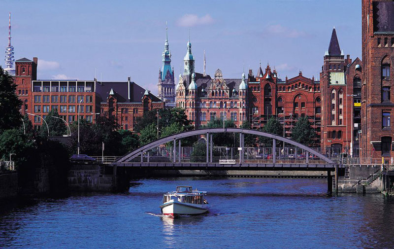 4. Hamburg. Thành phố thương mại quốc tế và cũng là trung tâm thương mại, văn hoá của phía Bắc nước Đức. Hamburg nổi tiếng với cuộc sống sôi động về đêm. Ngoài ra, thành phố còn rất giàu truyền thống văn hóa.
